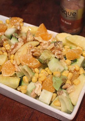 Una foto de Ensalada de aguacate, mandarina, manzana y sal rosa del Tibet "apto para diabéticos"