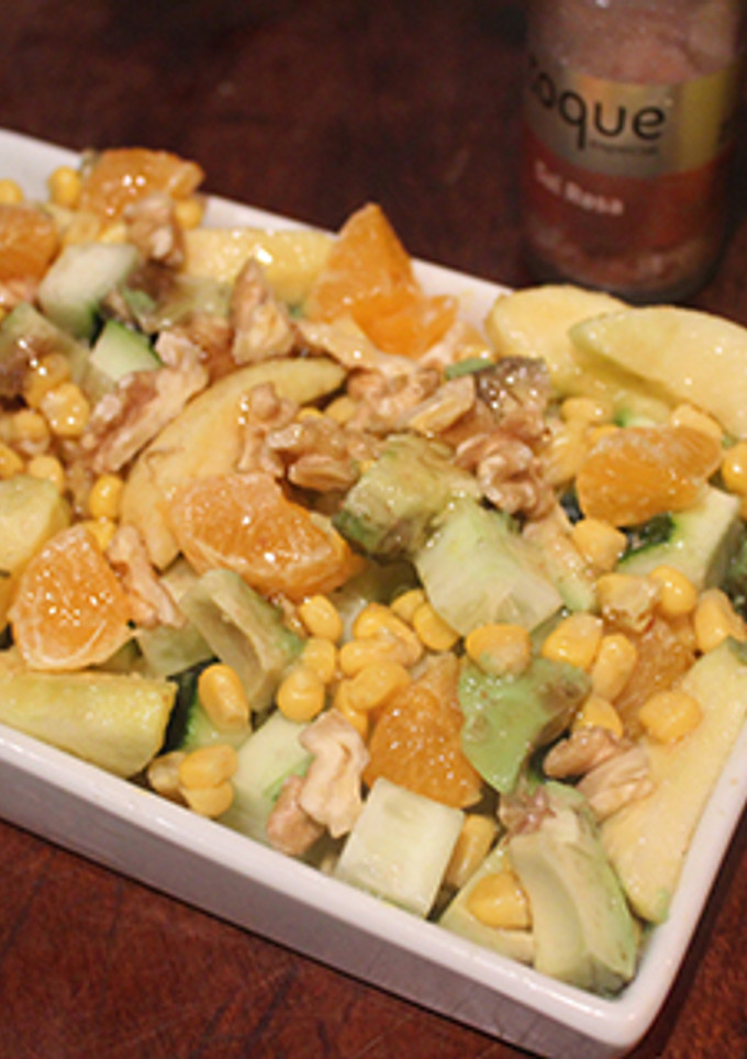 Una foto de Ensalada de aguacate, mandarina, manzana y sal rosa del Tibet "apto para diabéticos"