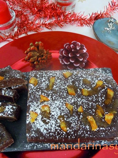Una foto de Turrón de chocolate, mandarinas y miel