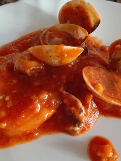 Una foto de Merluza en salsa de piquillos