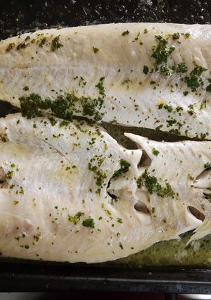 Una foto de Merluza aromática y súper fácil