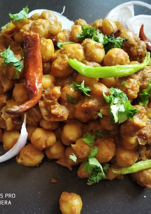 પંજાબી છોલે મસાલા (punjabi chhole masala) રેસીપી મુખ્ય ફોટો