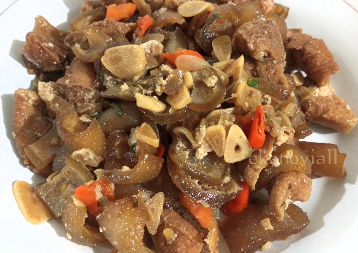 Oseng kikil tahu