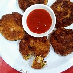 A picture of Spaghetti kabab.