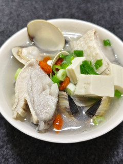 虱目魚蛤蜊豆腐湯(簡間料理) 的食譜成品照片