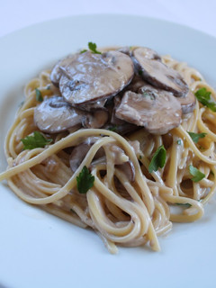 Foto de Linguine com molho de cogumelos e vinho do porto
