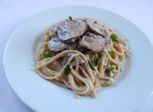 Foto de Linguine com molho de cogumelos e vinho do porto