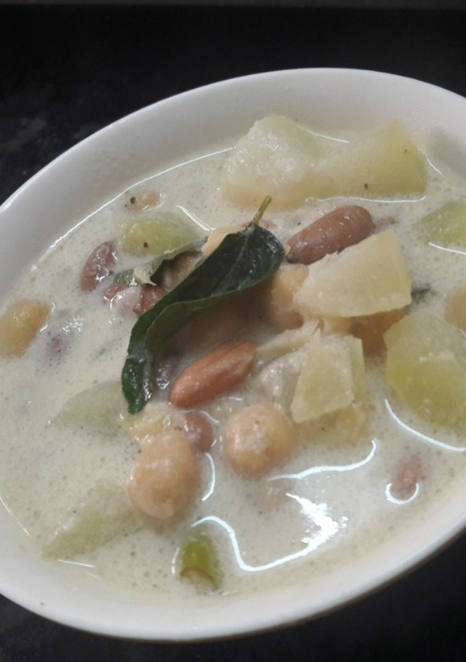 ஓலன் (கொண்டைக்கடலை மற்றும் ராஜ்மாவுடன்) (Olan recipe in tamil) செய்முறை முக்கிய புகைப்படம்