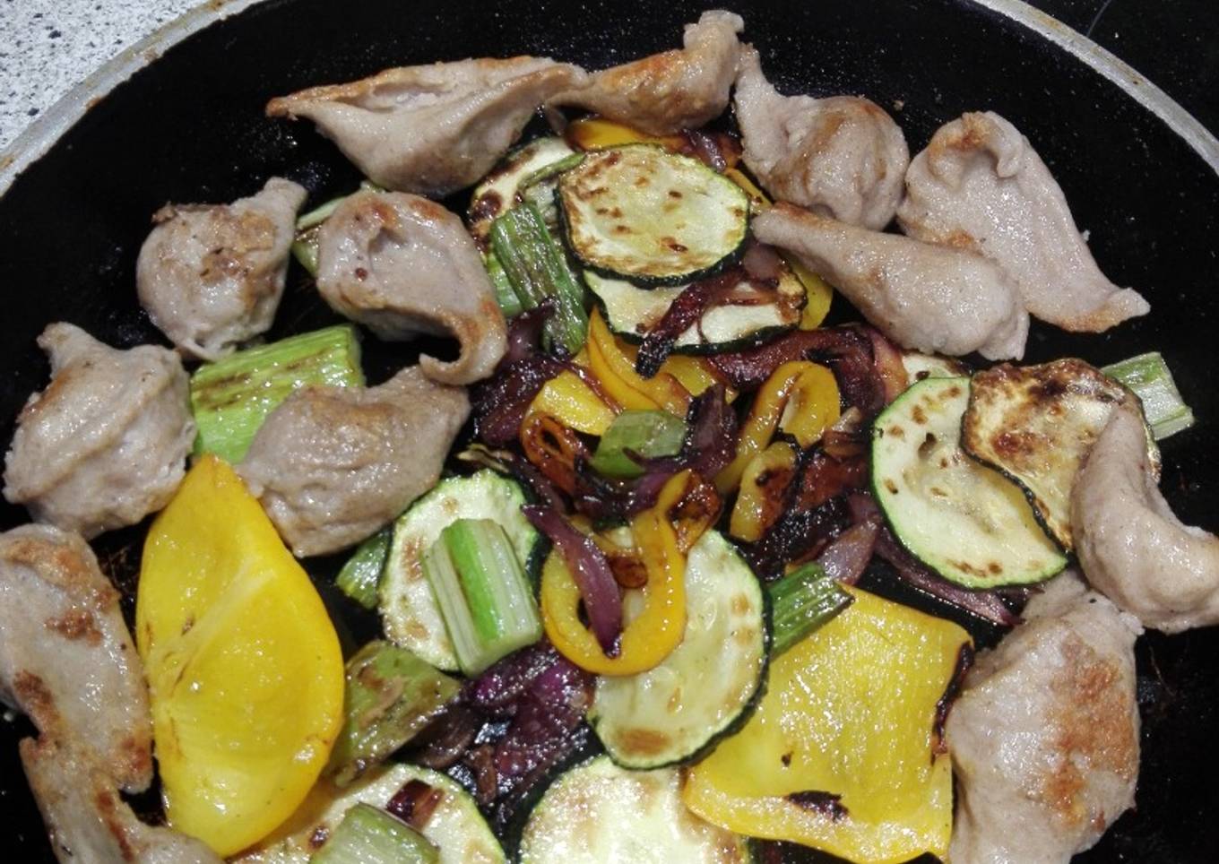 Dumplings con verduras a la plancha