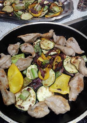 Una foto de Dumplings con verduras a la plancha