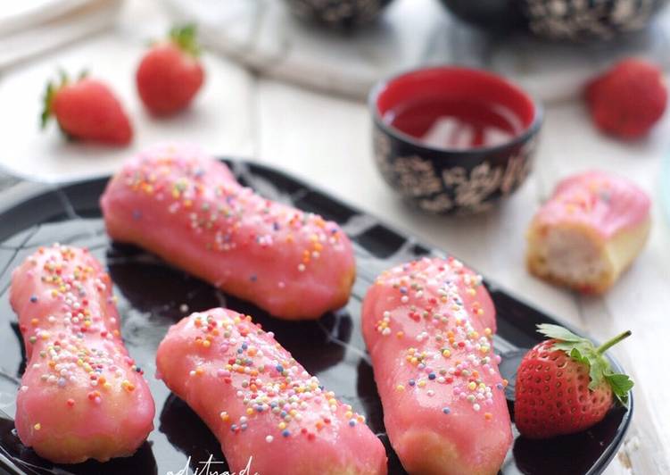 Eclairs with Strawberry Filling