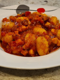 Una foto de Ñoquis con boloñesa de pulpo