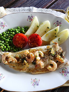 Una foto de Lubina Salvaje con Gambas al Ajillo
