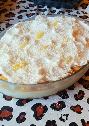 Una foto de Tiramisú de piña🍍🥄