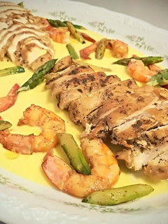 Una foto de Pechuga de pollo en crema de mango