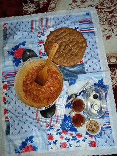 عکسی از دستور املت سیب زمینی و تن ماهی برای صبحانه