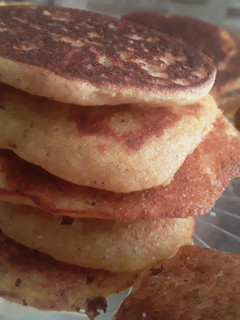 Una foto de Pancakes🥞 salados de harina de maíz🌽 con queso de leche de arroz🧀!!!