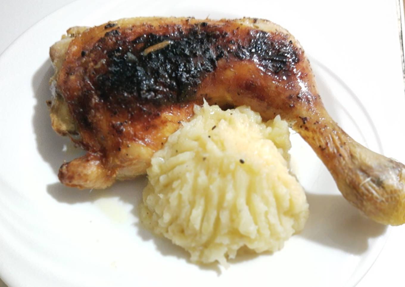 Pollo al horno con puré de papas