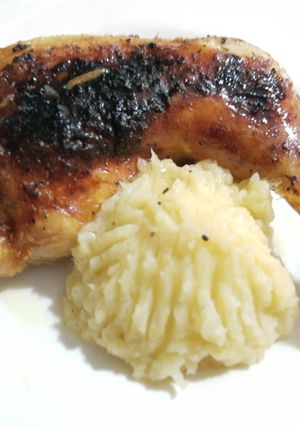 Una foto de Pollo al horno con puré de papas
