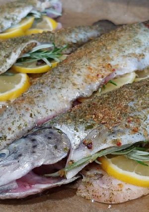 Zdjęcie przepisu Pstrąg grillowany w piekarniku.