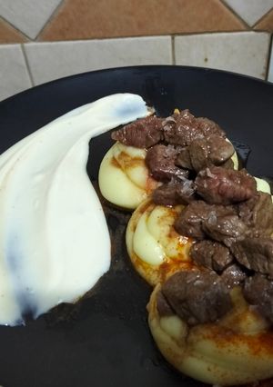 Foto principal de Solomillo de Vaca a Daditos con Salsa de Queso y Parmentier
