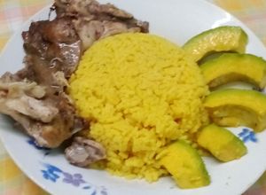 Una foto de Arroz amarillo al Conejo
