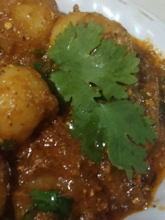 દમ આલુ (Dum Aloo Recipe In Gujarati) રેસીપી મુખ્ય ફોટો