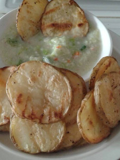 Una foto de Patatas asadas con guiso de vegetales