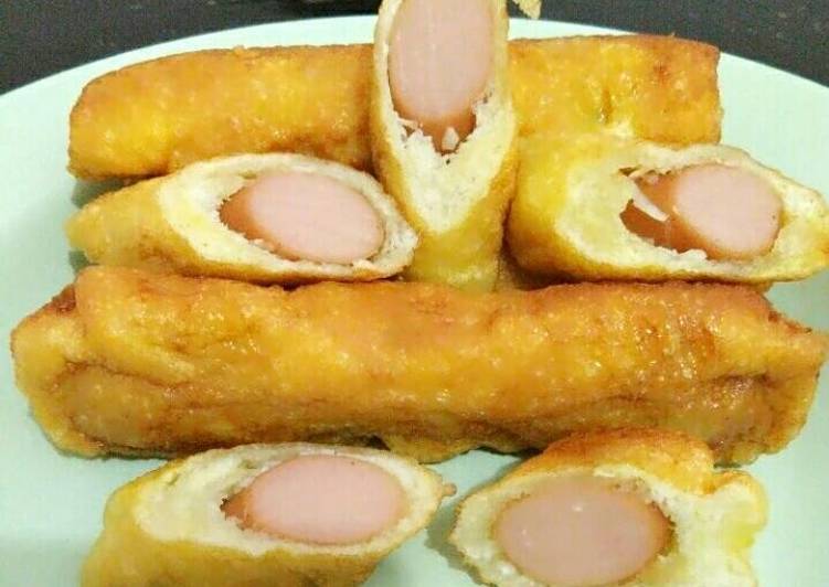 Roti goreng telur isi sosis