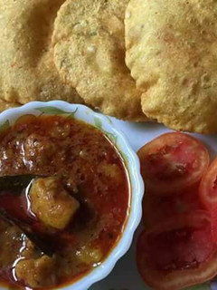 बेड़मी पूरी और आलू झोल (bedmi puri aur aloo jhol recipe in hindi) रेसिपी मुख्य फोटो