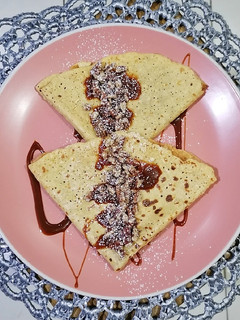 Una foto de Crepas de avena con cajeta y nuez 🤩