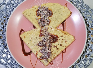 Una foto de Crepas de avena con cajeta y nuez 🤩