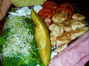 Una foto de pollo y queso panela