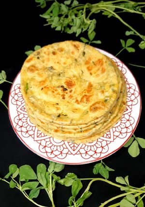 মেথি পরোটা রেসিপির প্রধান ছবি