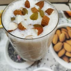 A picture of Apple milkshake.