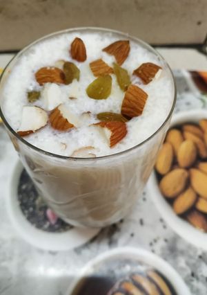 A picture of Apple milkshake.
