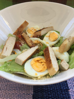 Una foto de Ensalada de Pollo fit