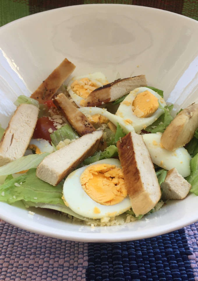 Una foto de Ensalada de Pollo fit