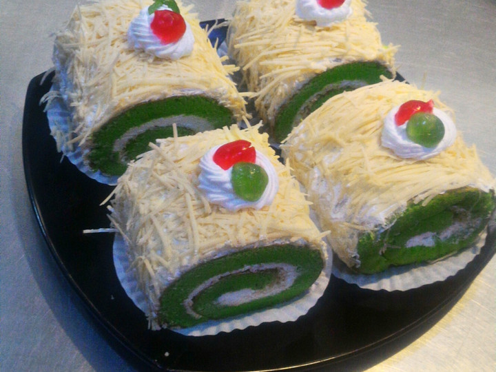 Cara Gampang Menyiapkan Pandan chesse roll cake yang Bisa Manjain Lidah