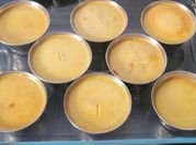 Una foto de flan de huevo