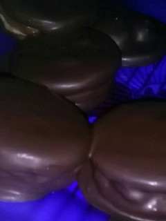Una foto de Alfajores de chocolate fácil!