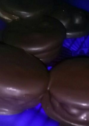 Una foto de Alfajores de chocolate fácil!