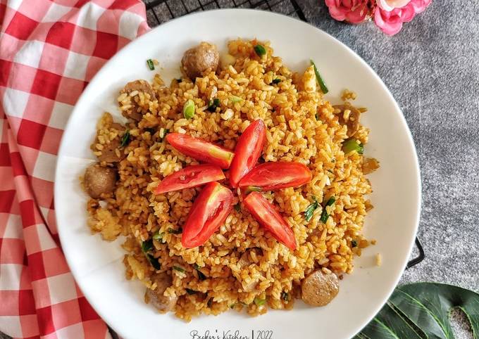 Cara membuat 289. Nasi Goreng Bakso Cara membuat 289. Nasi Goreng Bakso