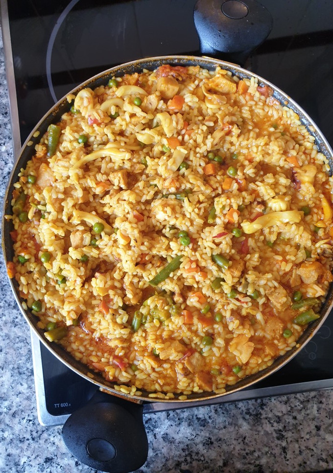 Una foto de Arroz 'apaellado' de pulpo y chopitos