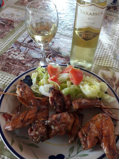 Una foto de Brochetas de pollo🍽🌞🍡🍗