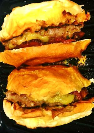 A picture of Beef Cheese Burger.