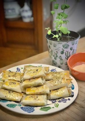 A picture of Semarang Spring Rolls (Lumpia Semarang).