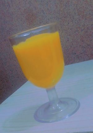 A picture of Mango and banana smoothie.