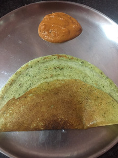 முடக்கொத்தான் கீரை தோசை 🍥🍥(Mudakkathan keerai dosai recipe in tamil) செய்முறை முக்கிய புகைப்படம்