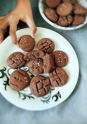 नाचणीचे कूकीज (Ragi cookies recipe in marathi) रेसिपी चे मुख्य फोटो 
